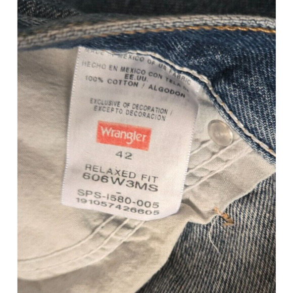 Wrangler Men’s Size‎ 42 Relaxed Fit Denim Shorts Medium wash - Picture 2 of 7